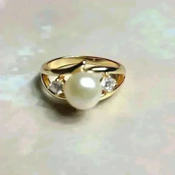 Gold tone pearl rhinestones (CZ ?) Ring size is 6 NWOT - Picture 6 of 16